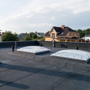 Зенитные фонари на плоской крыше